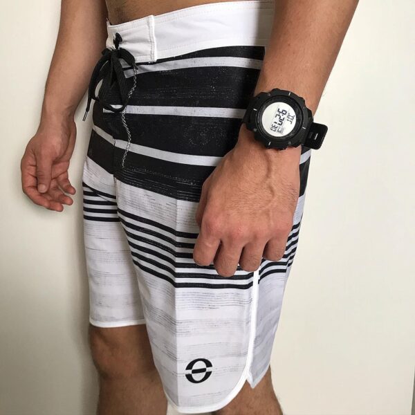 core_05 Bermuda Core Device Preta com Branco (13) - Imagem 3