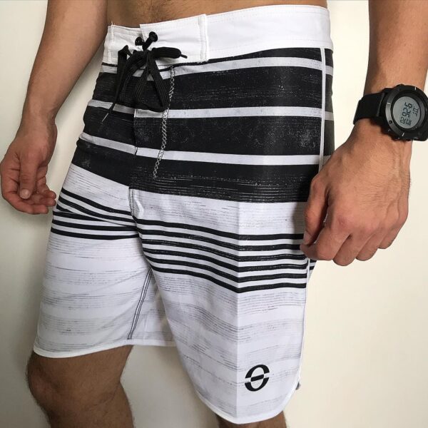 core_06 Bermuda Core Device Preta com Branco (13) - Imagem 1