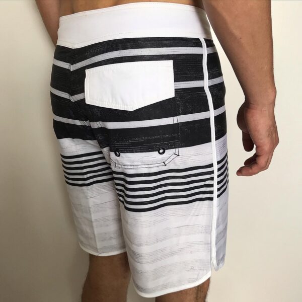 core_08 Bermuda Core Device Preta com Branco (13) - Imagem 4