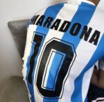 Camisa Retrô Clássica Seleção Argentina - Le Coq Masculina - Branca Azul - Maradona 10 - 1986 - Imagem 5