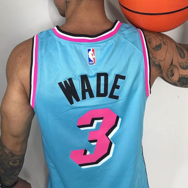 Camiseta Regata Basquete NBA Miami Heat Swingman Wade 3 City Edition Azul 2020 Nike - Imagem 8
