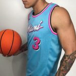 Camiseta Regata Basquete NBA Miami Heat Swingman Wade 3 City Edition Azul 2020 Nike - Imagem 6
