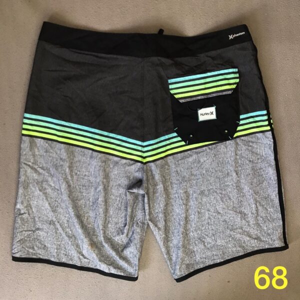 7ce15ccf-9f42-4fb5-8cce-08840e78c19d Bermuda Hurley Preta com Cinza (68) - Imagem 2