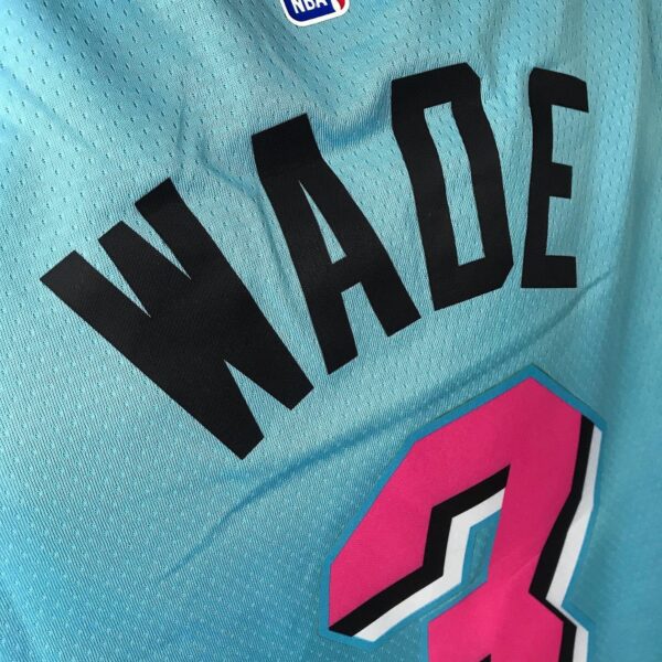 Camiseta Regata Basquete NBA Miami Heat Swingman Wade 3 City Edition Azul 2020 Nike - Imagem 9