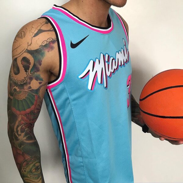 Camiseta Regata Basquete NBA Miami Heat Swingman Wade 3 City Edition Azul 2020 Nike - Imagem 5