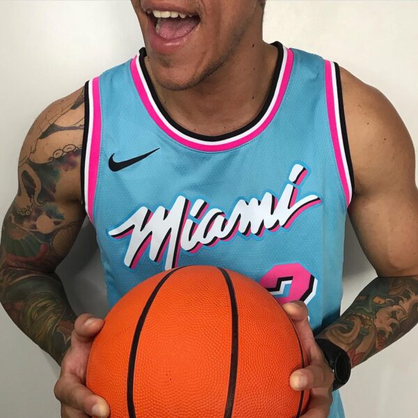 Camiseta Regata Basquete NBA Miami Heat Swingman Wade 3 City Edition Azul 2020 Nike - Imagem 4