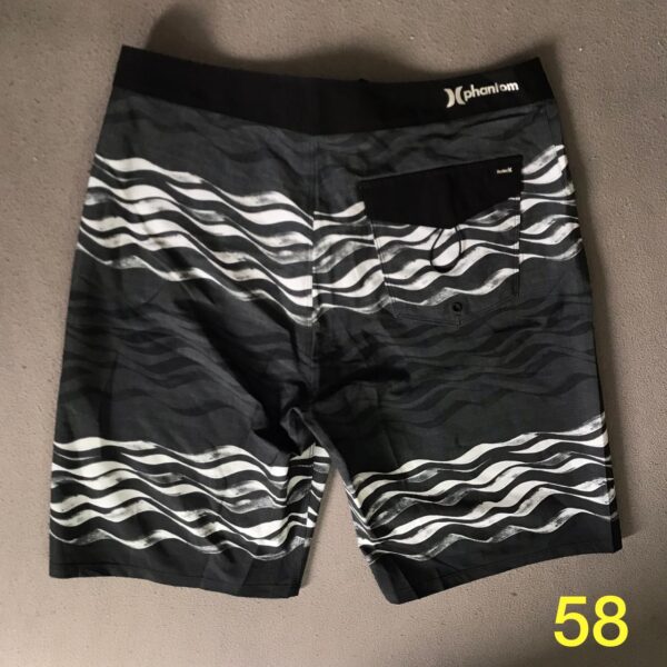 Bermuda Hurley Preta com Ondas Brancas (58) - Imagem 2