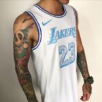 Camiseta Regata NBA Los Angeles Lakers LeBron James 23 City Edition Nike - Imagem 3