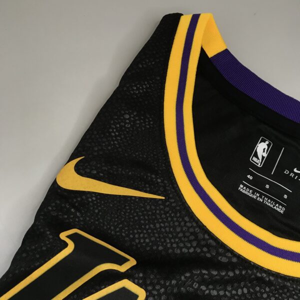 Camiseta Regata Basquete NBA Los Angeles Lakers Preta Mamba Negra - Black Mamba - Kobe Bryant 24 Edição Especial Nike - Imagem 9