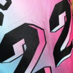 Camiseta Regata Basquete NBA Miami Heat Swingman Butler 22 City Edition Rosa Azul 2021 Nike - Imagem 9