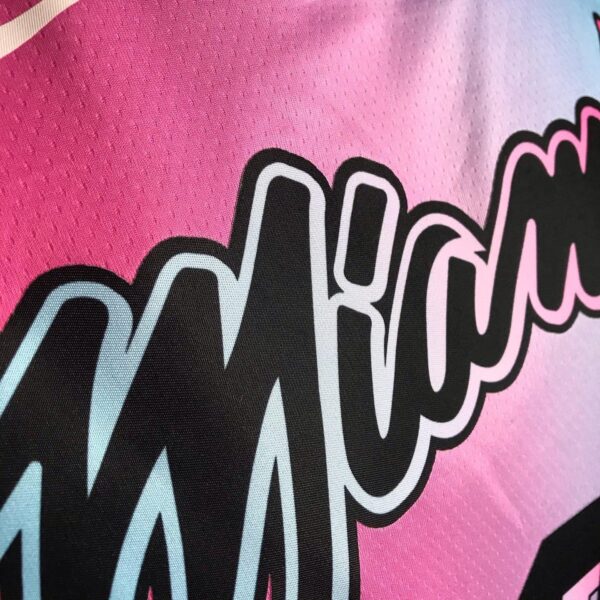 Camiseta Regata Basquete NBA Miami Heat Swingman Butler 22 City Edition Rosa Azul 2021 Nike - Imagem 6