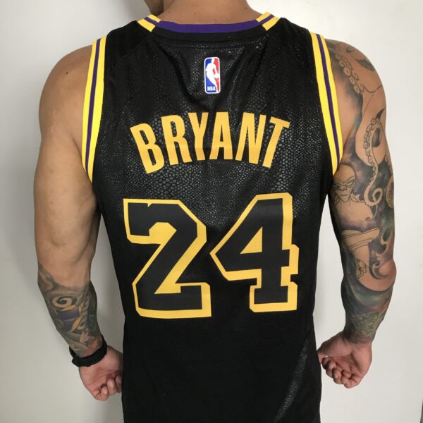 Camiseta Regata Basquete NBA Los Angeles Lakers Preta Mamba Negra - Black Mamba - Kobe Bryant 24 Edição Especial Nike - Imagem 6