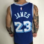 Camiseta Regata NBA Los Angeles Lakers LeBron James 23 Classic Edition Nike - Imagem 7