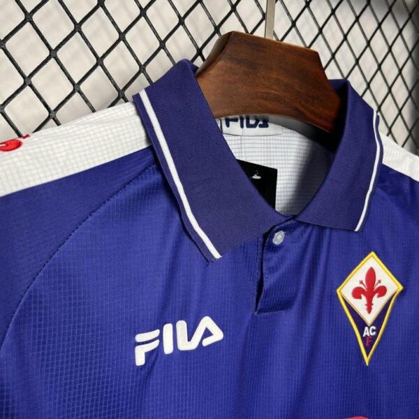 2024-09-13 09.30.14 Camisa Retrô Fiorentina Home 9 Gabriel Batistuta 1998/99 Roxa Fila - Imagem 22