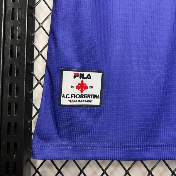 2024-09-13 09.30.18 Camisa Retrô Fiorentina Home 9 Gabriel Batistuta 1998/99 Roxa Fila - Imagem 20
