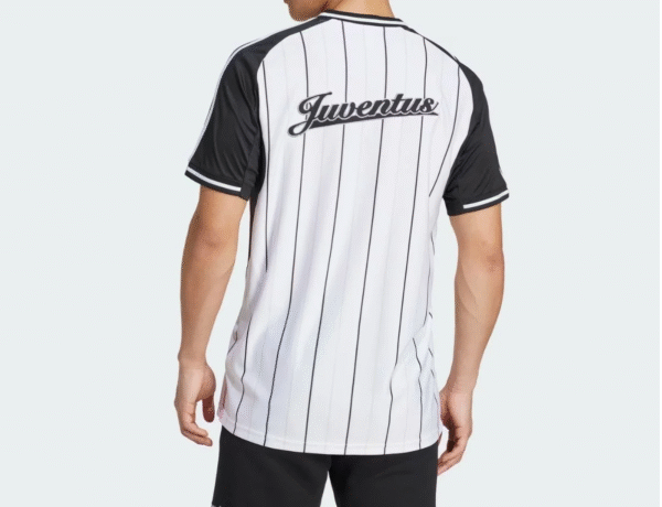 camisa-juventus-us-pack-basebol-branca-botoes-2025-2 Camisa Juventus Baseball US Pack 2025/26 Adidas Branco - Imagem 15