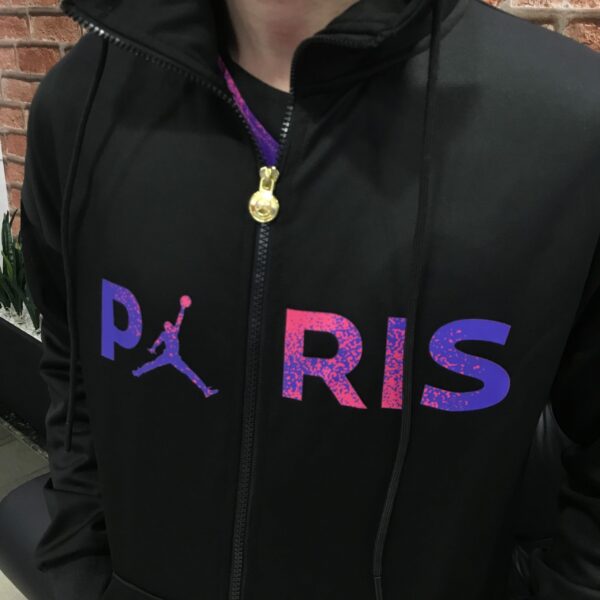 IMG_3731 Corta Vento Casaco Jaqueta PSG - Paris Saint-Germain - Com Capuz 2022 Jordan - Imagem 3