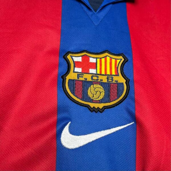 2024-07-10 00.17.42 Camisa Retrô Barcelona Home Torcedor 2001/02 Nike - Imagem 2