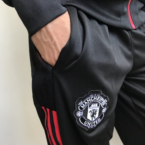 Calça Longa Slim Treino Manchester United 2022 Adidas - Imagem 4