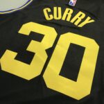 Camiseta Regata NBA Golden State Warriors Curry 30 City Edition Preta 2022 Nike - Imagem 20