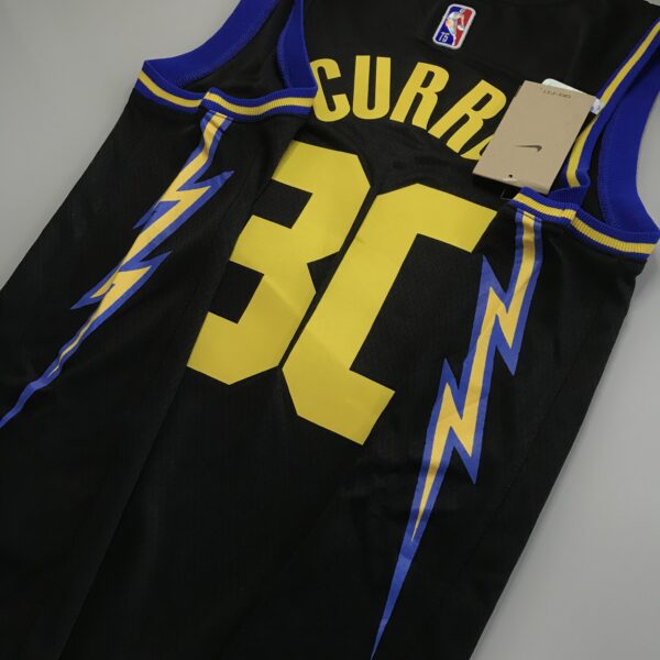 Camiseta Regata NBA Golden State Warriors Curry 30 City Edition Preta 2022 Nike - Imagem 22