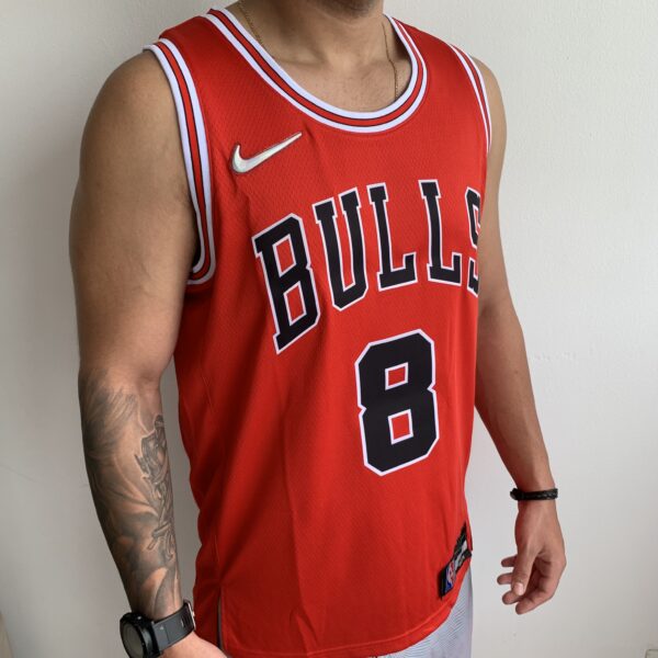 Camiseta Regata NBA Chicago Bulls Zach Lavine 8 Icon Edition Vermelha 2022 Nike - Imagem 2