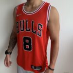 Camiseta Regata NBA Chicago Bulls Zach Lavine 8 Icon Edition Vermelha 2022 Nike - Imagem 3