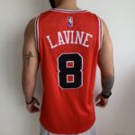 Camiseta Regata NBA Chicago Bulls Zach Lavine 8 Icon Edition Vermelha 2022 Nike - Imagem 7