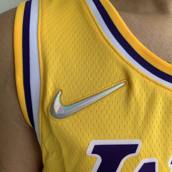 Camiseta Regata NBA  Los Angeles Lakers LeBron James 6 Icon Edition Amarela Diamantada 2022 Nike - Imagem 3