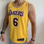 Camiseta Regata NBA  Los Angeles Lakers LeBron James 6 Icon Edition Amarela Diamantada 2022 Nike - Imagem 6
