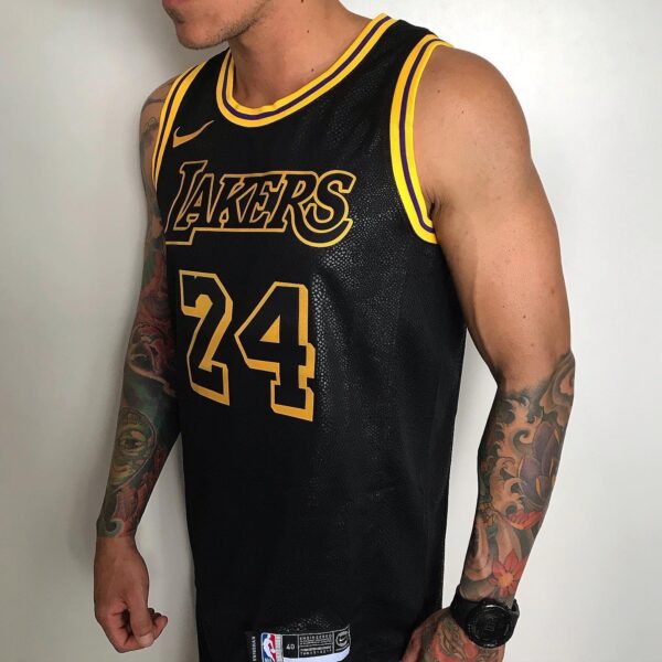 Camiseta Regata Basquete NBA Los Angeles Lakers Preta Mamba Negra - Black Mamba - Kobe Bryant 24 Edição Especial Nike - Imagem 5