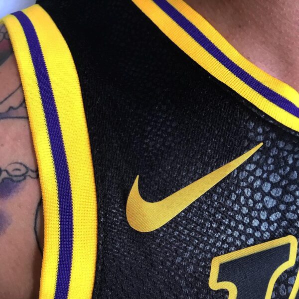Camiseta Regata Basquete NBA Los Angeles Lakers Preta Mamba Negra - Black Mamba - Kobe Bryant 24 Edição Especial Nike - Imagem 3