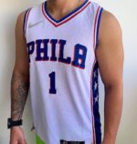 Camiseta Regata NBA Philadelphia 76ers James Harden 1 Associate Edition Branca 2022 Nike - Imagem 2