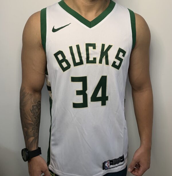 Camiseta Regata Basquete NBA Milwaukee Bucks - Giannis Antetokounmpo 34 City Edition Nike - Branca - Imagem 1