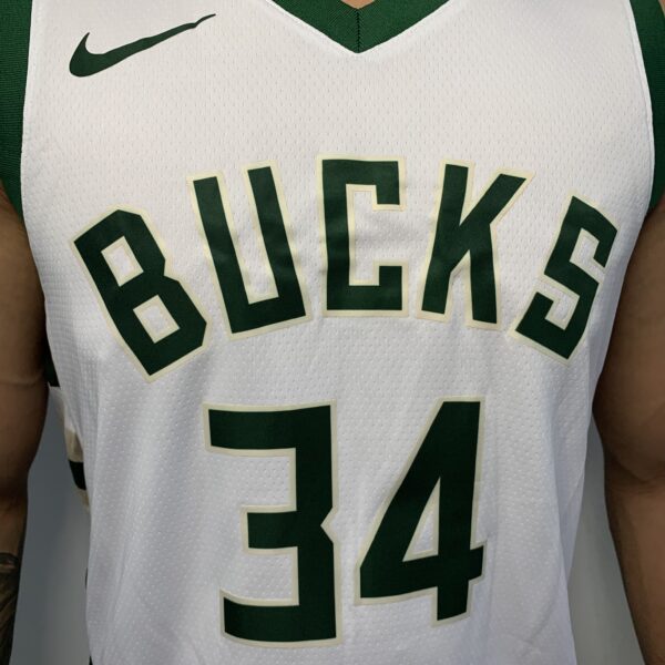 Camiseta Regata Basquete NBA Milwaukee Bucks - Giannis Antetokounmpo 34 City Edition Nike - Branca - Imagem 4