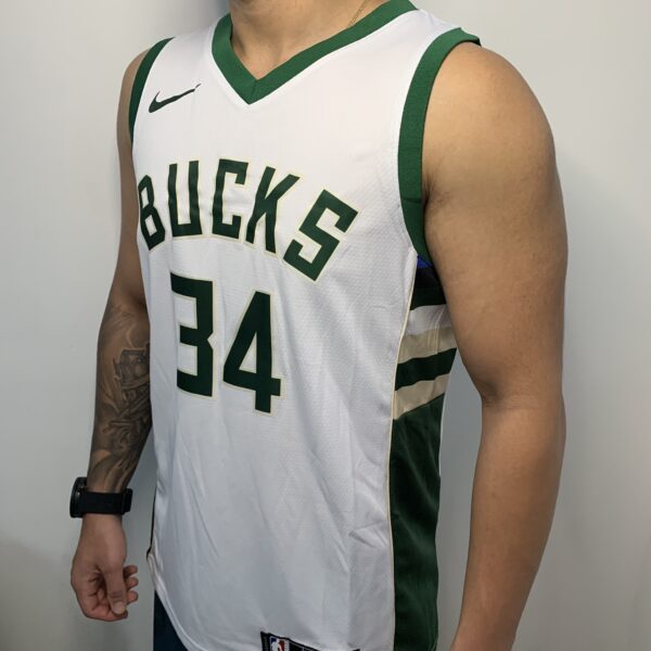 Camiseta Regata Basquete NBA Milwaukee Bucks - Giannis Antetokounmpo 34 City Edition Nike - Branca - Imagem 2