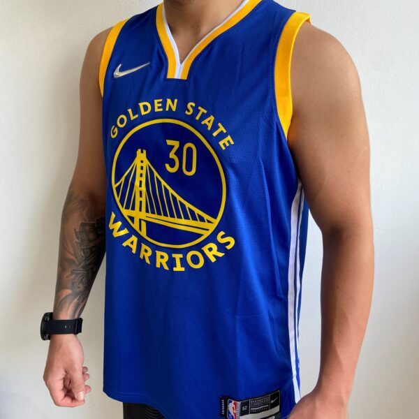 Camiseta Regata NBA Golden States Warriors Curry 30 Icon Edition Azul 2022 Nike - Imagem 4