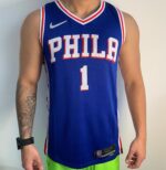 Camiseta Regata NBA Philadelphia 76ers James Harden 1 Icon Azul 2022 Nike - Imagem 2