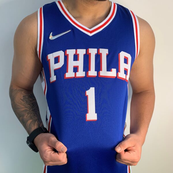 Camiseta Regata NBA Philadelphia 76ers James Harden 1 Icon Azul 2022 Nike - Imagem 1