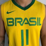 Camiseta Regata Basquete Brasil Anderson Varejão 11 Amarela 2021 Nike - Imagem 4