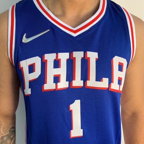 Camiseta Regata NBA Philadelphia 76ers James Harden 1 Icon Azul 2022 Nike - Imagem 3