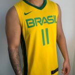 Camiseta Regata Basquete Brasil Anderson Varejão 11 Amarela 2021 Nike - Imagem 2