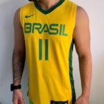 Camiseta Regata Basquete Brasil Anderson Varejão 11 Amarela 2021 Nike - Imagem 3