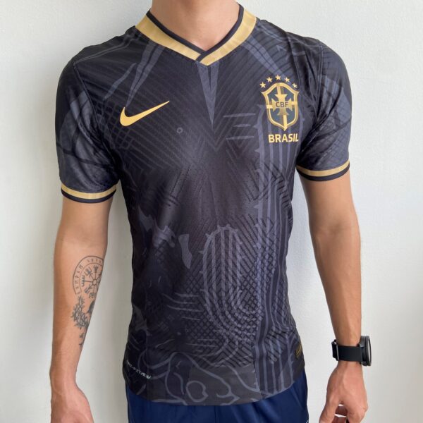 Camisa Brasil Fan Concept Edition Nordeste Preta Versão Jogador 2022 Nike - Imagem 3
