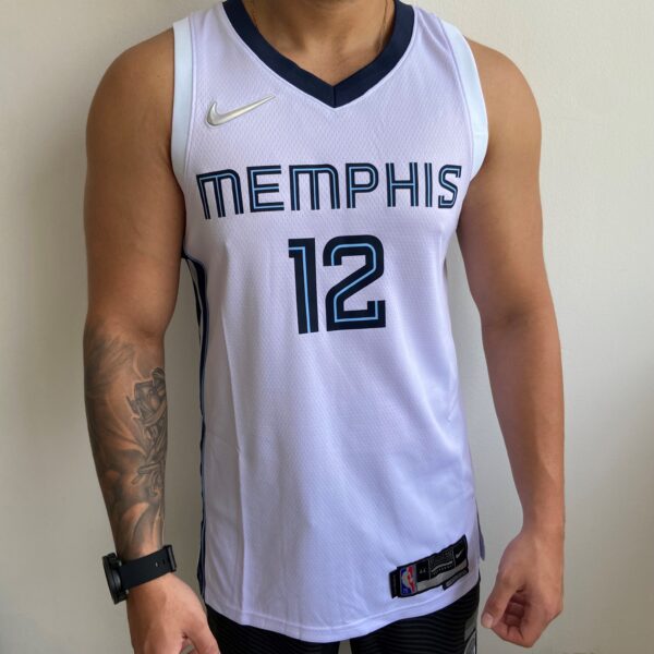 Camiseta Regata NBA Memphis Grizzlies Ja Morant 12 Association Edition Branca 2022 Nike - Imagem 1