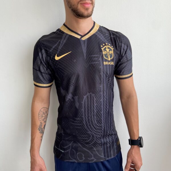 Camisa Brasil Fan Concept Edition Nordeste Preta Versão Jogador 2022 Nike - Imagem 2