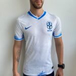Camisa Brasil Fan Concept Edition Branco Versão Jogador 2022 Nike - Imagem 2