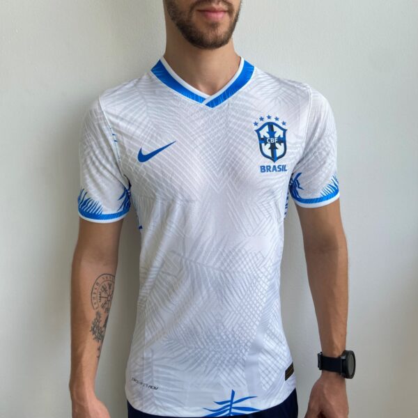 Camisa Brasil Fan Concept Edition Branco Versão Jogador 2022 Nike - Imagem 2