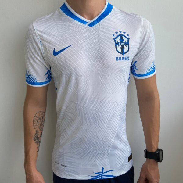 Camisa Brasil Fan Concept Edition Branco Versão Jogador 2022 Nike - Imagem 3
