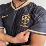 Camisa Brasil Fan Concept Edition Nordeste Preta Versão Jogador 2022 Nike - Imagem 6